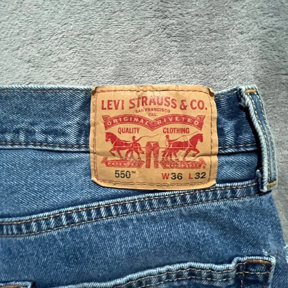 Levis 550 Relaxed Fit Jeans Mens 36x32 Blue Denim Tapered Leg 00550-4886